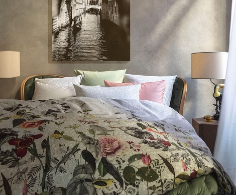 Christian Fischbacher overtrek INTERLACE ,satijn,design kant, bloemen, wit, geel, rood, groen